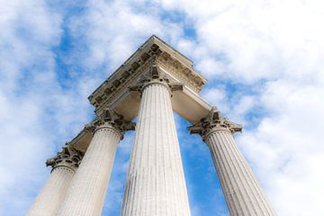 Romeinse tempel op een mooie zomer dag van Patrick Verhoef