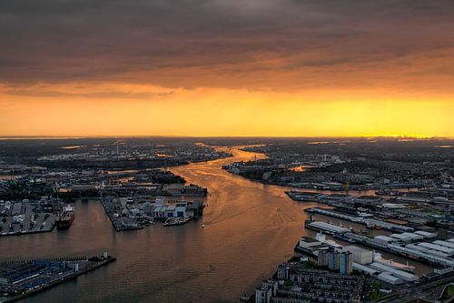 Gloed over de nieuwe Maas