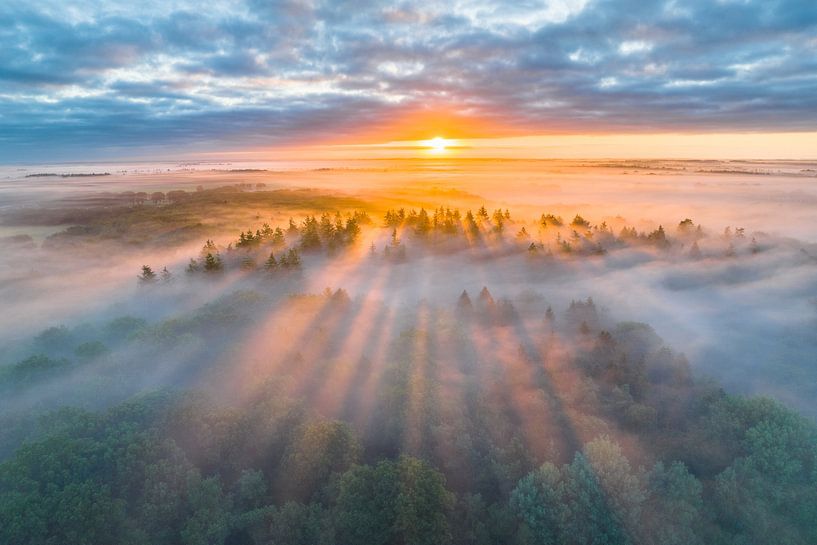 Zonsopkomst boven het Drents-Friese Wold van Droninger