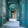 Turquoise verlaten hal van Vivian Teuns