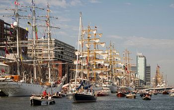 Zeilschepen langs de Veemkade