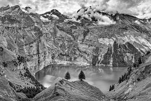 Öschinensee Schweiz in schwarz-weiß