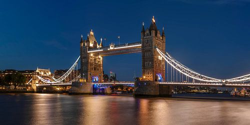 Blue hour at Tower Bridge by Markus Lange