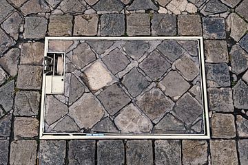 Verborgen in het plaveisel in Maastricht