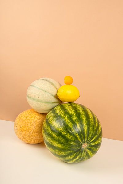 Gestapeltes' Obst-Stillleben (stehend) von Abri&Koos