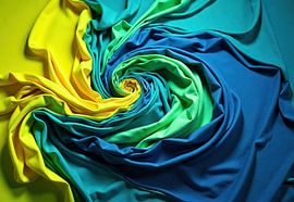 Gewirbelter Stoff in gelben, grünen und blauen Farbverläufen von Markus Gann