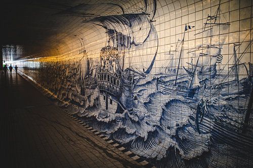 De Cuyperspassage in Amsteram. Fietstunnel Amsterdam.