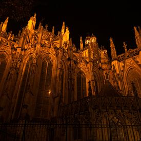 Kathedraal in avondlicht (2) van Theo Felten