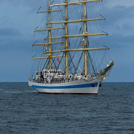 De STS Mir tijdens Sail op Scheveningen 2019 van Fred en Roos van Maurik