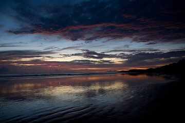 Sunset on the beach Costa Rica sur Tessa Louwerens