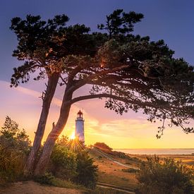 Sonnenaufgang  am Leuchtturm Dornbusch auf der Insel Hiddensee. Panoramabild. von Voss Fine Art Fotografie