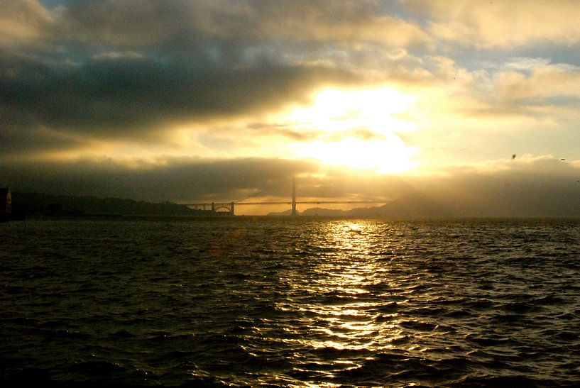 Couché de soleil sur Golden Gate, San Francisco, Californie von Samantha Phung