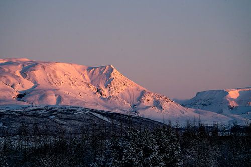 Bergen Opgelicht door Winterzon in Roze Gloed