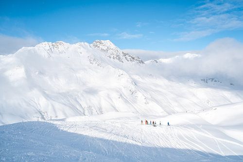 Freeriden in de poedersneeuw in Montafon, Vorarlberg Snowboardgroep