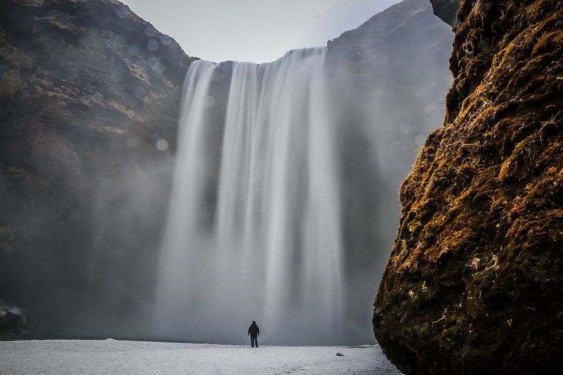 Skógafoss waterval in IJsland von Jo Pixel