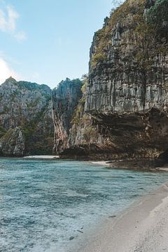 Plage abandonnée de Maya sur Annick Kalff