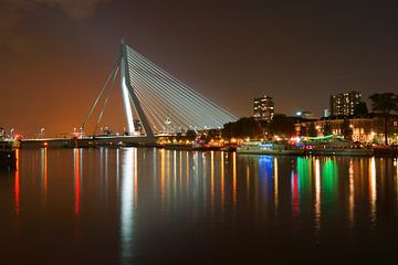 Rotterdam bij nacht van Michel van Kooten