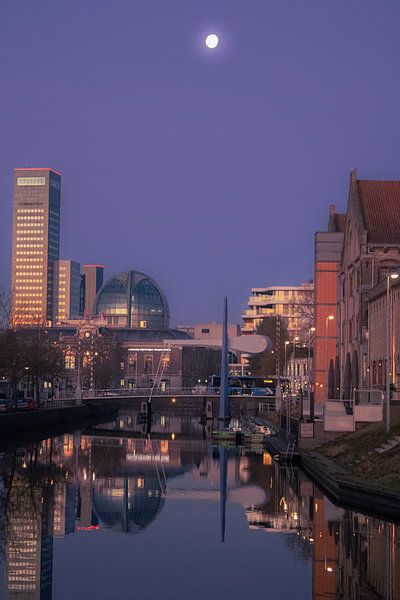 Leeuwarden during sunrise by beau van der meulen