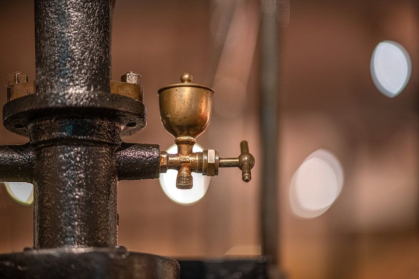 Oil pan and overflow with blurred background by Harrie Muis