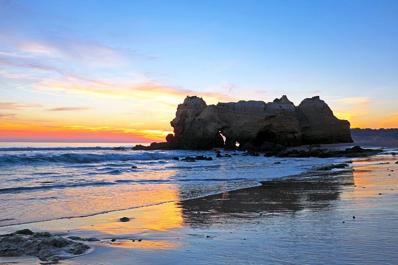 Der Strand Praia da Rocha Portimao an der Algarve Portugal bei Sonnenuntergang von Eye on You