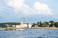 Gezicht op de historische havenstad Porec aan de kust van de Adriatische Zee in Kroatië van Heiko Kueverling thumbnail