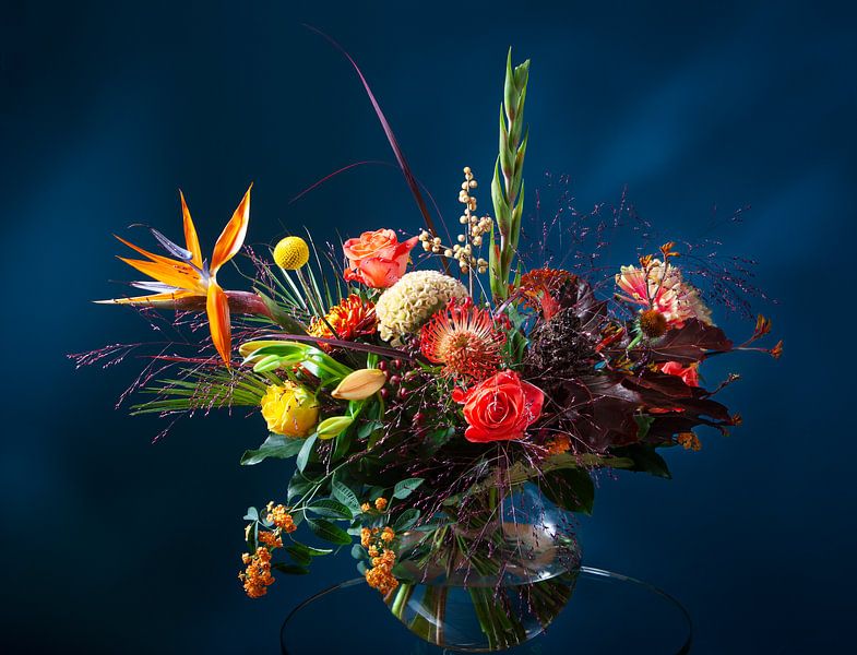 Boeket bloemen in glazen vaas van Peter de Kievith Fotografie