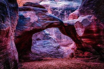 Kleurrijke rotsboog in Arches National Park Utah USA van Dieter Walther