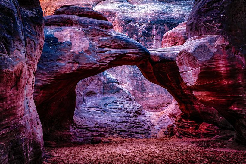 Kleurrijke rotsboog in Arches National Park Utah USA van Dieter Walther
