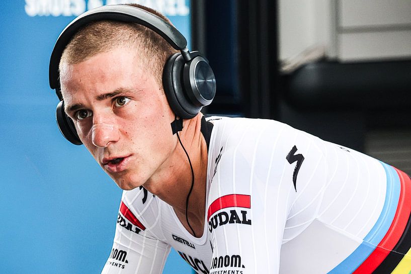 Remco Evenepoel warm up photo by FreddyFinn