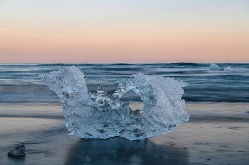 Un joyau de crème glacée dans les tons pastel d'Islande sur Gerry van Roosmalen