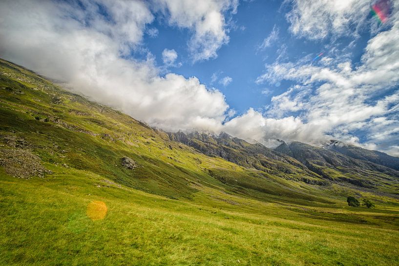 Zicht op de bergen in Glen Coe van Pascal Raymond Dorland