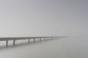 Steg im stillen Morgennebel am Ammersee