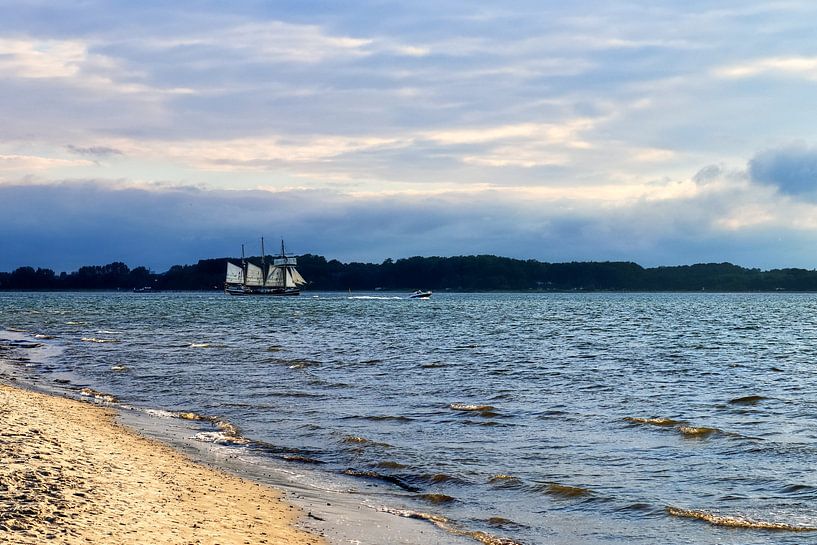 Am Strand an der Ostsee an einem sonnigen Urlaubstag von MPfoto71