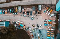 Bovenaanzicht van Trabant auto's in Berlijn van Rob Berns thumbnail