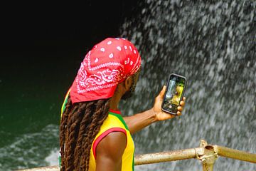 Rastaman avec un téléphone portable sur Matthias Stolt