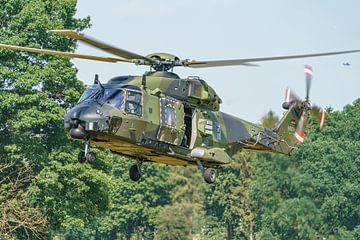 Landende NH-90 helikopter van de Luftwaffe.
