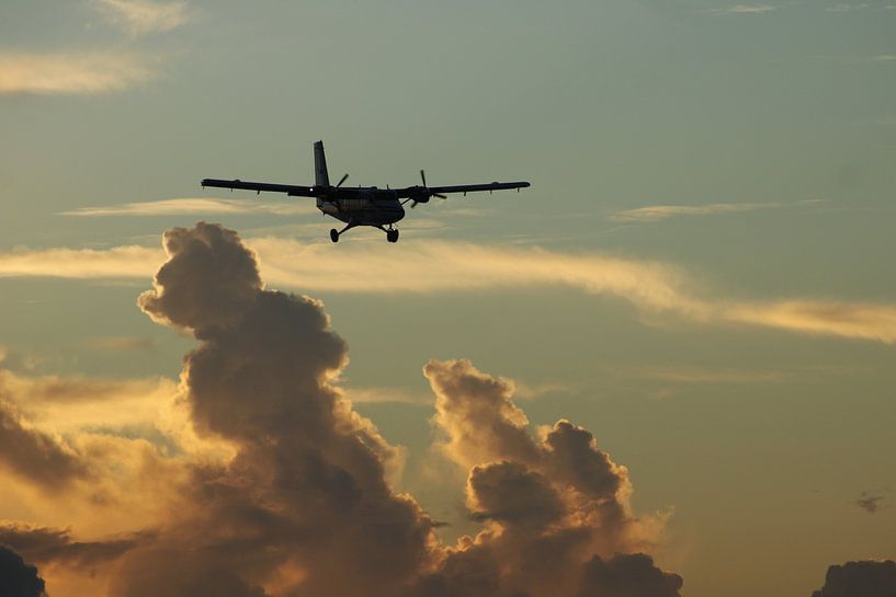 Landing tijdens zonsondergang van Kristel Sturrus