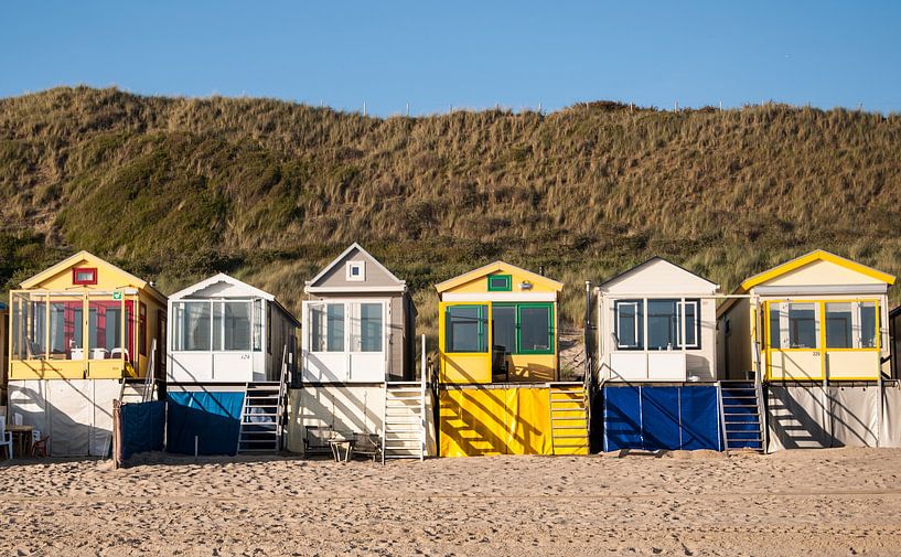 strandhuisjes in Vlissingen by Herman Coumans