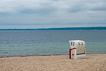 Strandkorb mit Blick auf das Meer von Katrin May