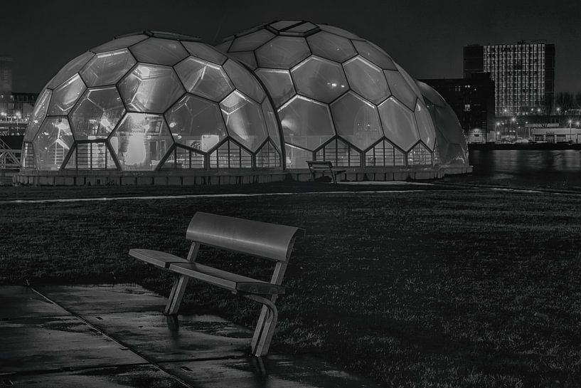 Drijvend paviljoen Rotterdam zwartwit van Jaco Verheul