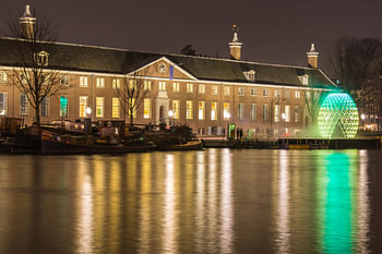 Hermitage Amsterdam in de avond