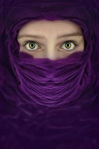 Bezaubernde Fotografie mit lila Stoff - inspiriert von Steve McCurry