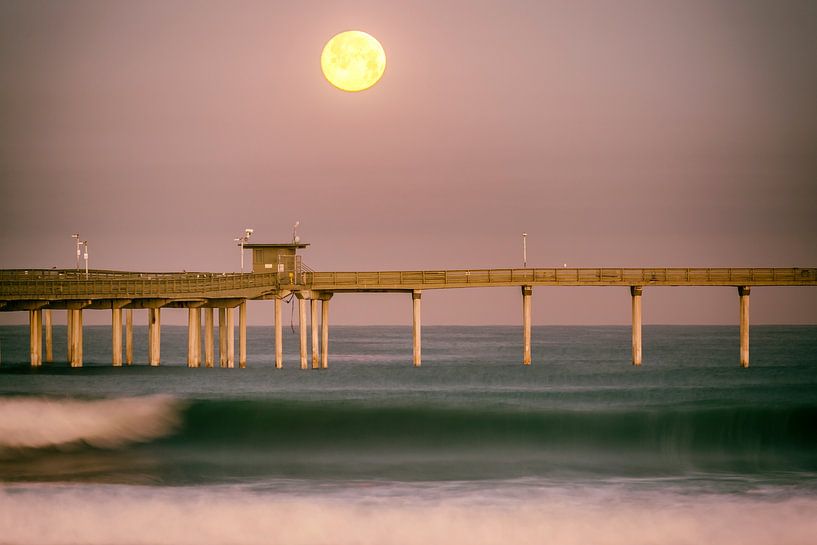 Früher Morgenmond - Ocean Beach Pier von Joseph S Giacalone Photography