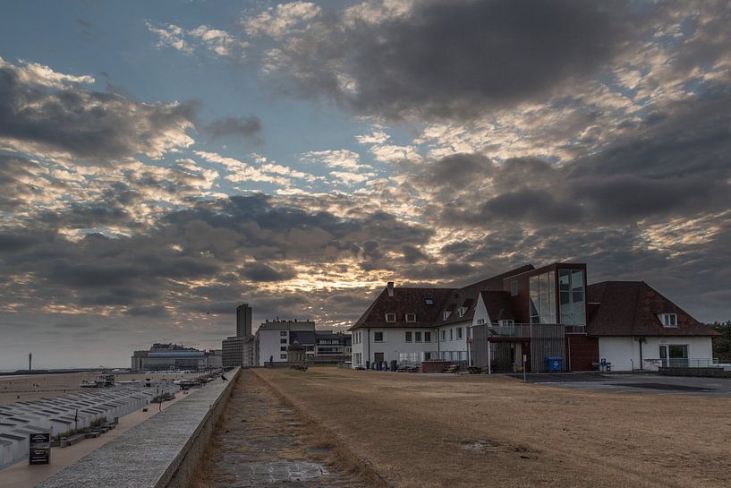 Storm op komst aan de Noordzee van didier de borle