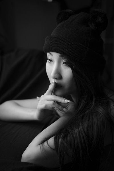 Portret van Minh-Ly in in B&amp;W van Bart van Lier
