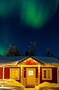 Noorderlicht boven een cottage in Zweeds Lapland van Kelly De Preter thumbnail