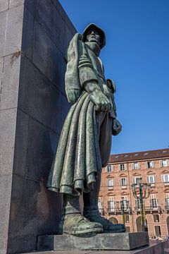 Statue auf dem Denkmal von Emanuele Filiberto Duca D'Aosta, Turin, Italien