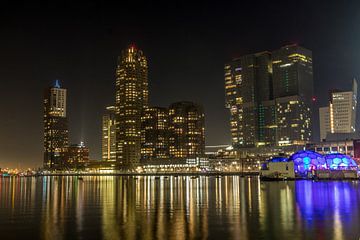 Skyline Rotterdam by night van Eddie Visser