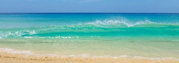 Tropischer Strand mit Wellenaktion, Cabo Verde von Roger VDB