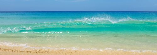 Tropical beach with wave, Cabo Verde